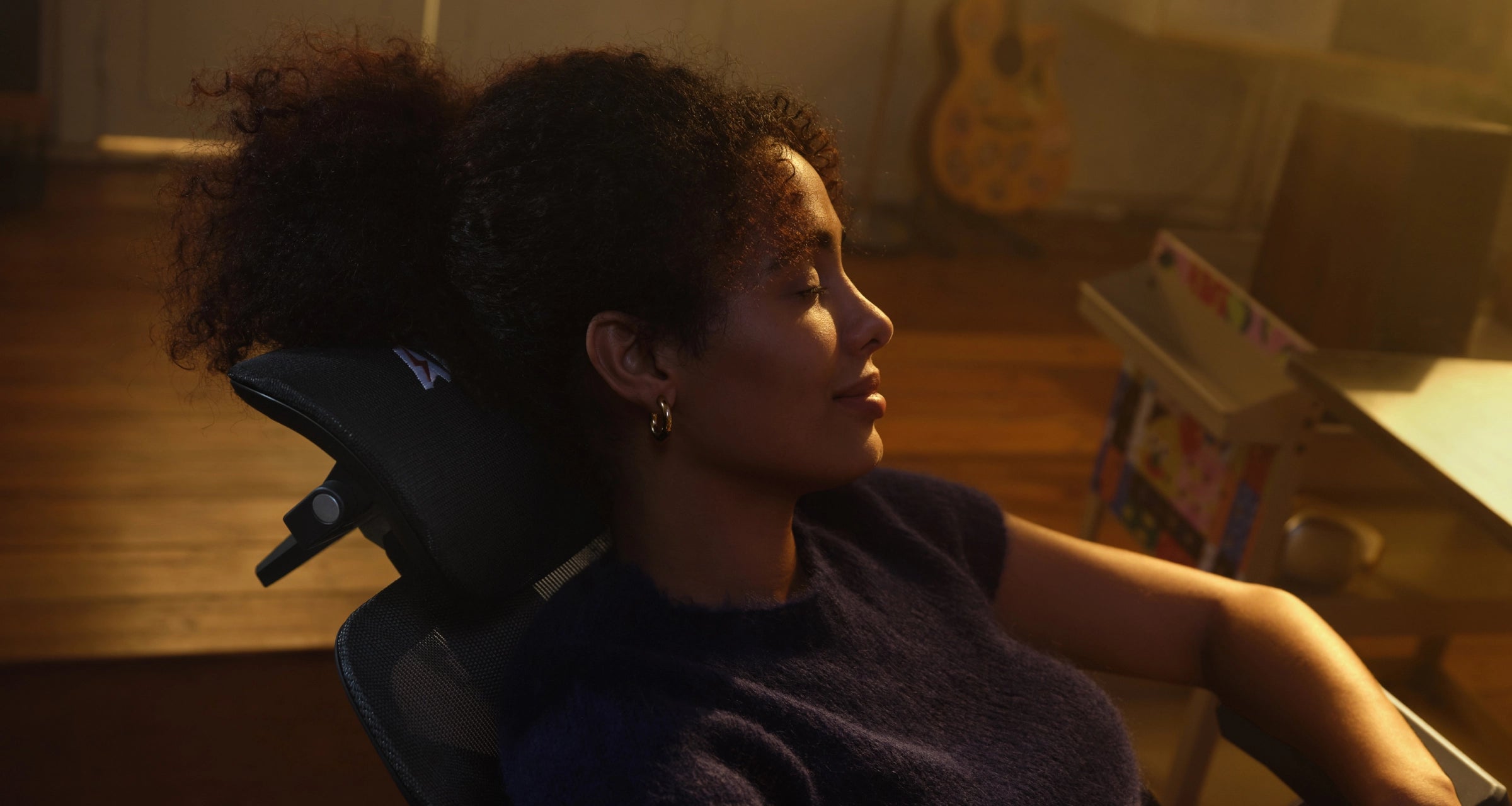 Limitless Immersion. Adaptive Headrest Support.
